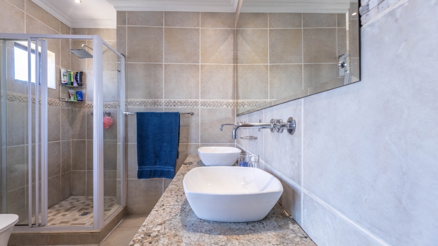 5 Bedroom Property for Sale in Parklands Western Cape